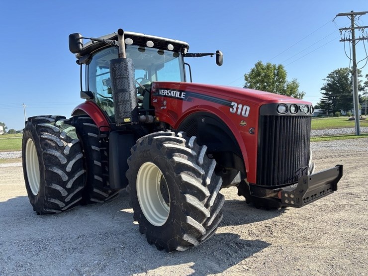 2015-versitle-310-mfwd-tractor-image-7