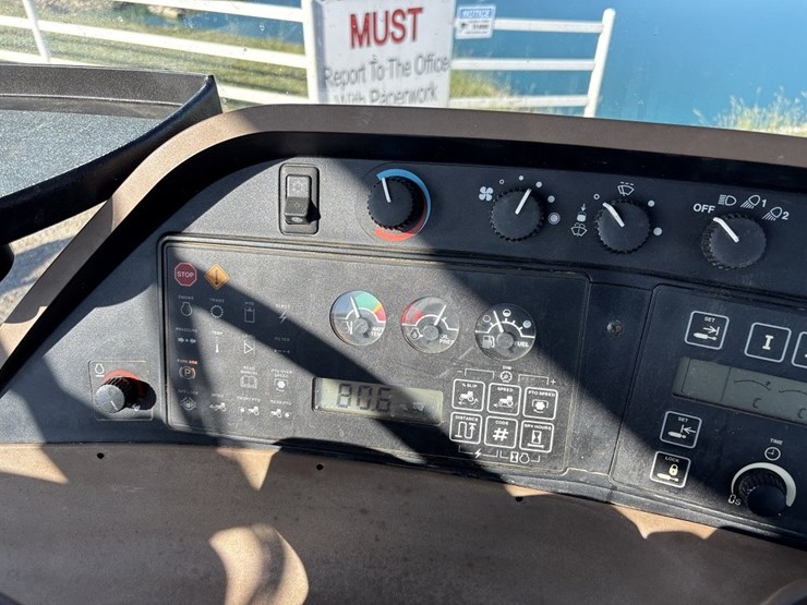 john-deere-8200-image-40