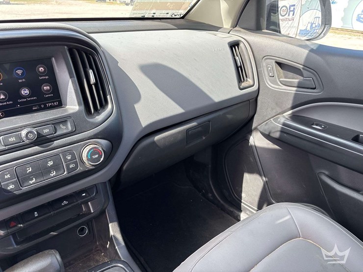 2021-chevrolet-colorado-image-24