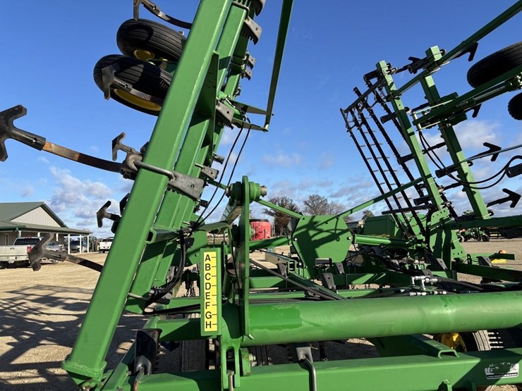 2011-john-deere-2210l-image-12