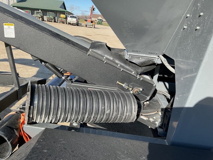 2024-meridian-375rt-image-23