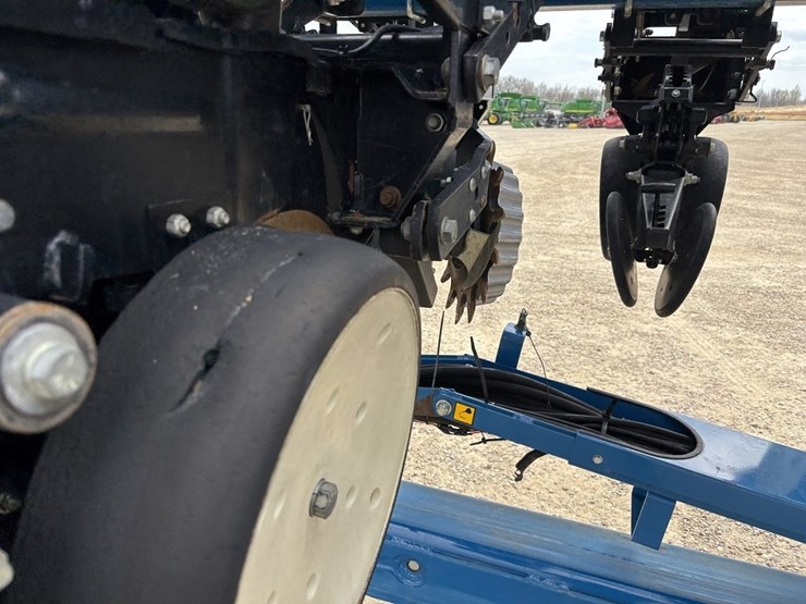 2012-kinze-3660-image-27