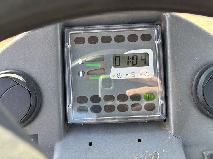 2003-deere-324h-image-48