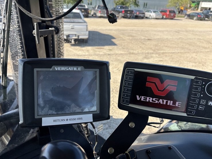 2015-versitle-310-mfwd-tractor-image-38