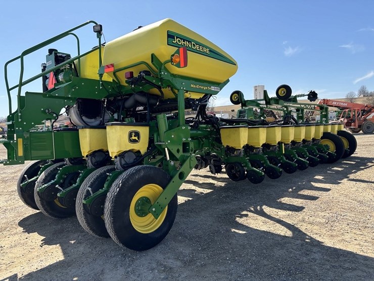 2017-john-deere-1775nt-image-5