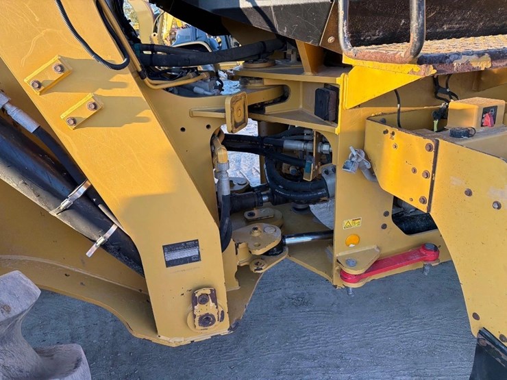 2018-caterpillar-938-image-12