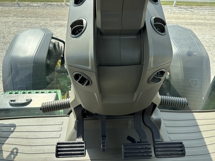 john-deere-8r-250-image-44