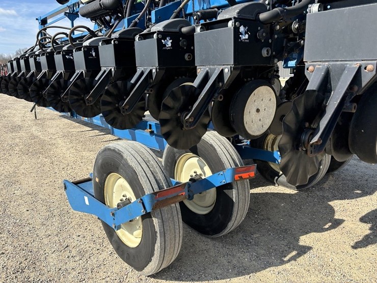 2010-kinze-3660-image-23