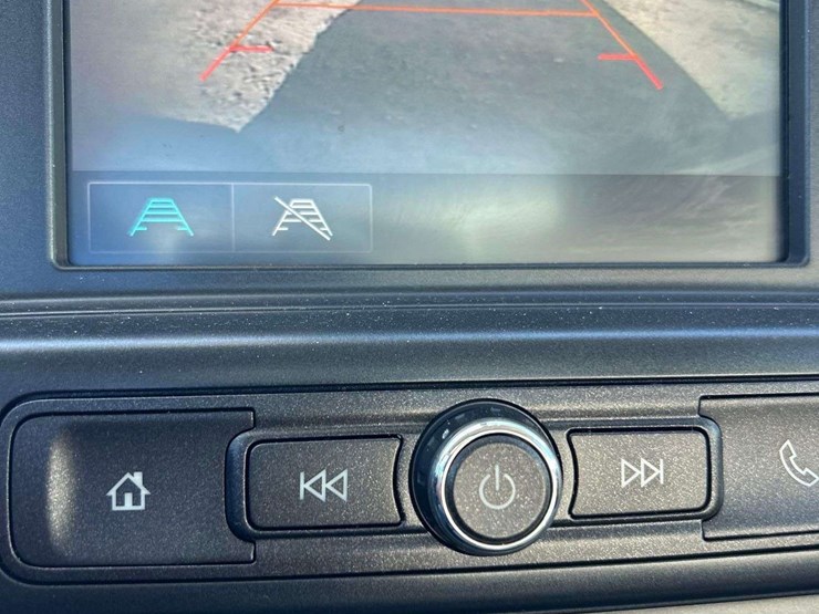 2018-chevrolet-1500-image-19