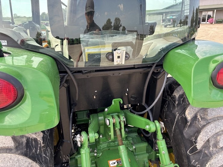 john-deere-3039r-image-18