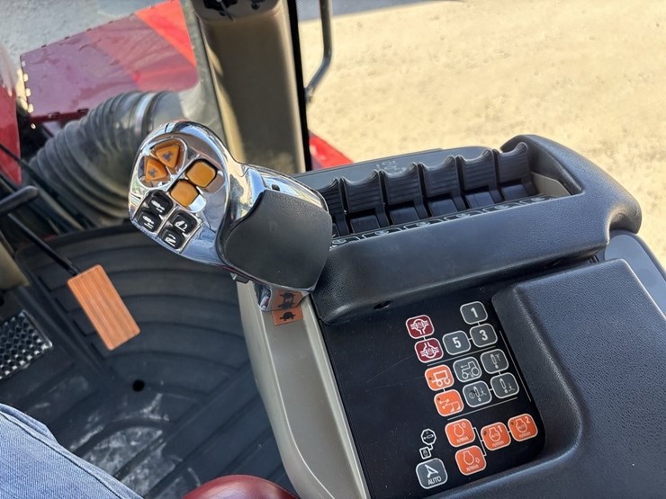 2013-case-ih-600-image-35