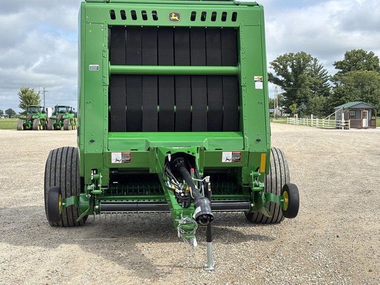 2024-john-deere-561m-image-8