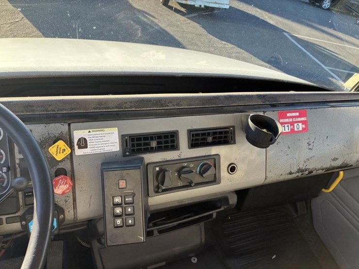 2001-freightliner-dump-truck-image-12