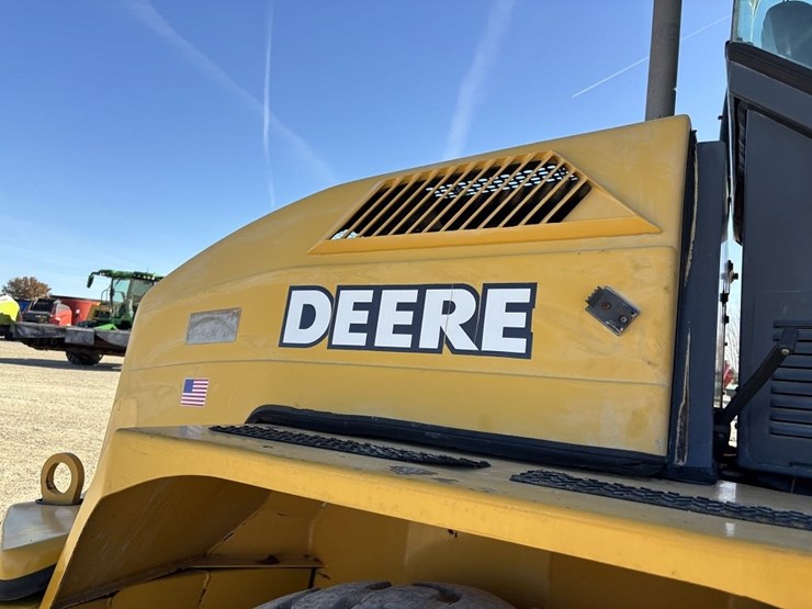 2003-deere-324h-image-21
