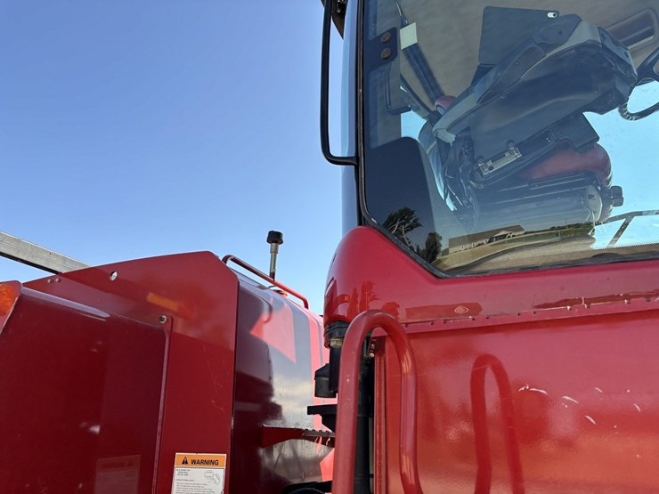 2013-case-ih-600-image-16