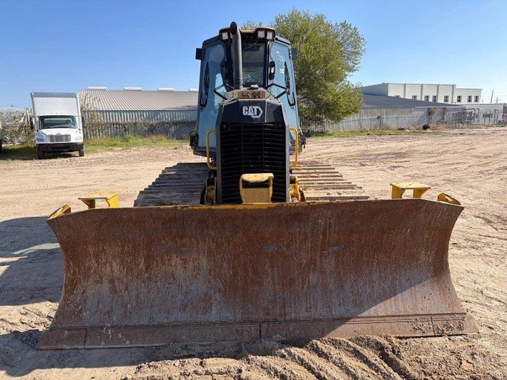 2021-caterpillar-d3-lgp-image-14