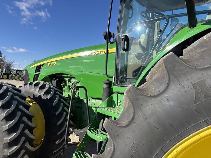 john-deere-8330-image-31