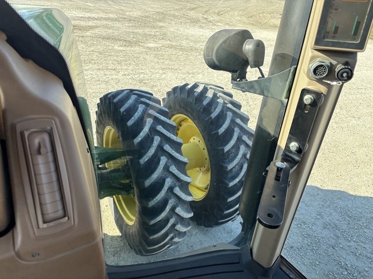 john-deere-8330-image-45