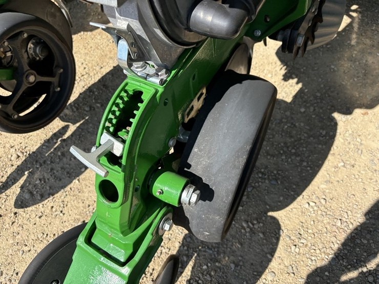 2017-john-deere-1775nt-image-57