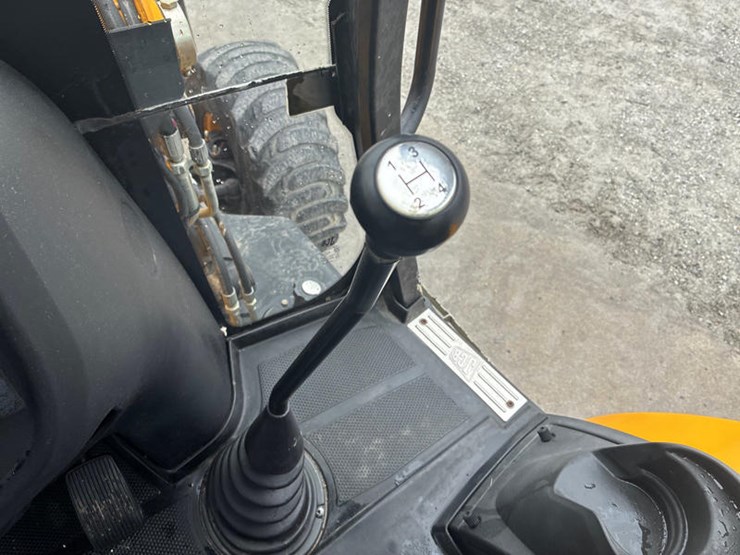 2019-jcb-3cx-image-70