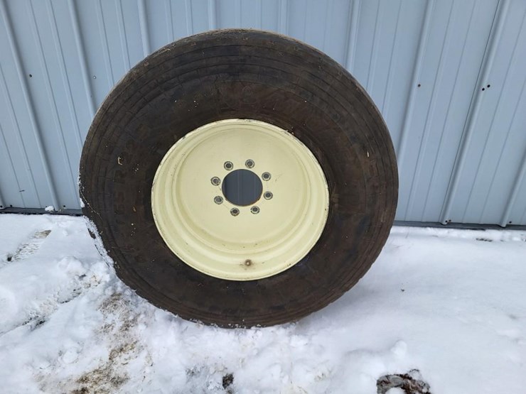 425/65r22.5-tire-w/8-bolt-rim-image-1