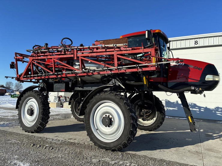 case-ih-patriot-3340-image-1