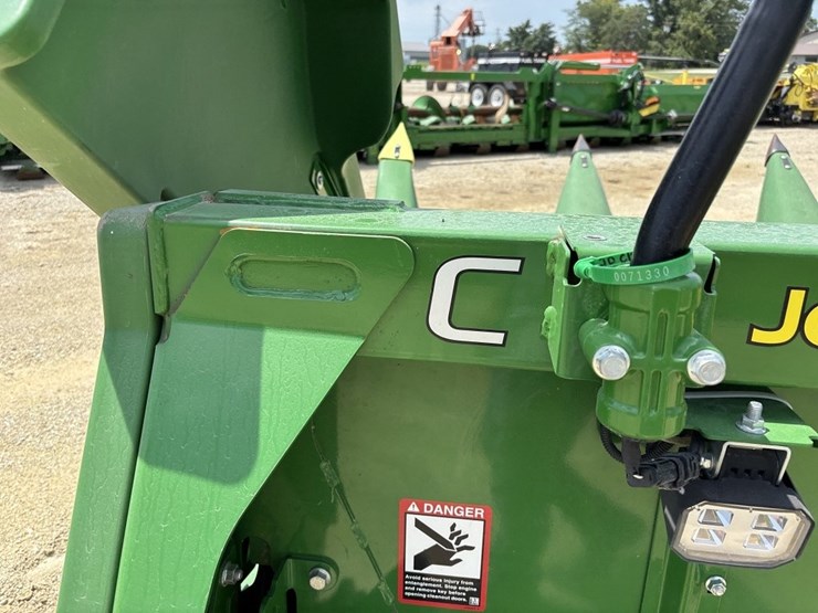 2022-john-deere-c12r-image-25