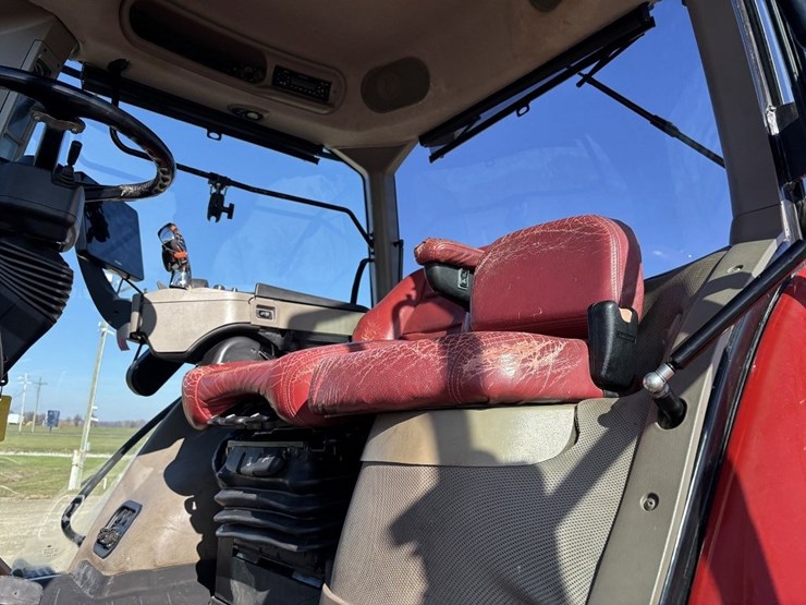 2014-case-ih-340-image-48