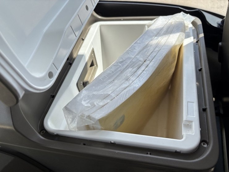 john-deere-8r-250-image-40