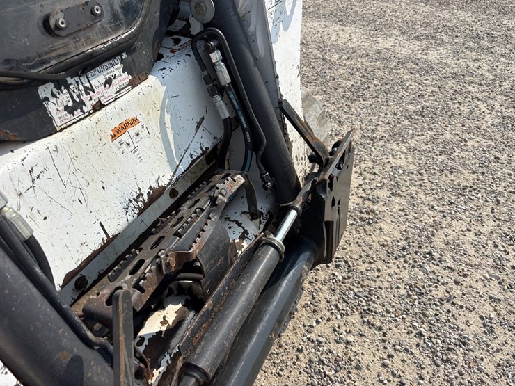bobcat-t750-image-10