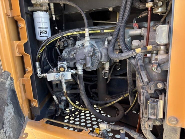 2014-case-cx130-image-15