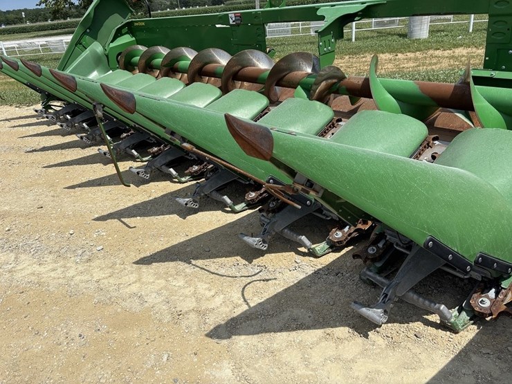 2022-john-deere-c12r-image-33