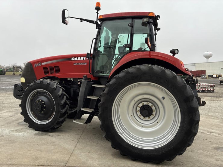 case-ih-magnum-245-image-9