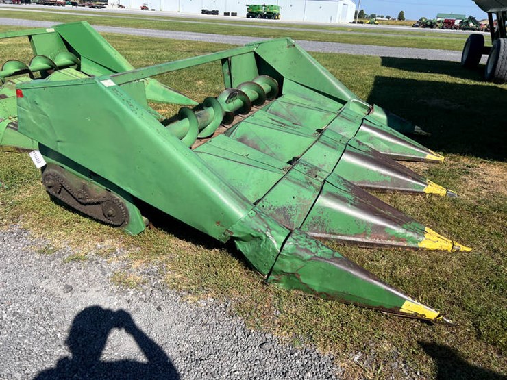 #114462-•-jd-4r-corn-head-image-1