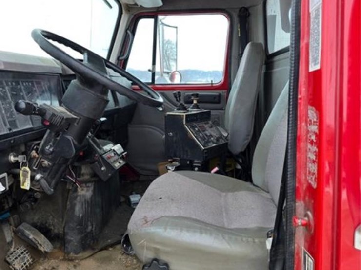 international-4900-image-12