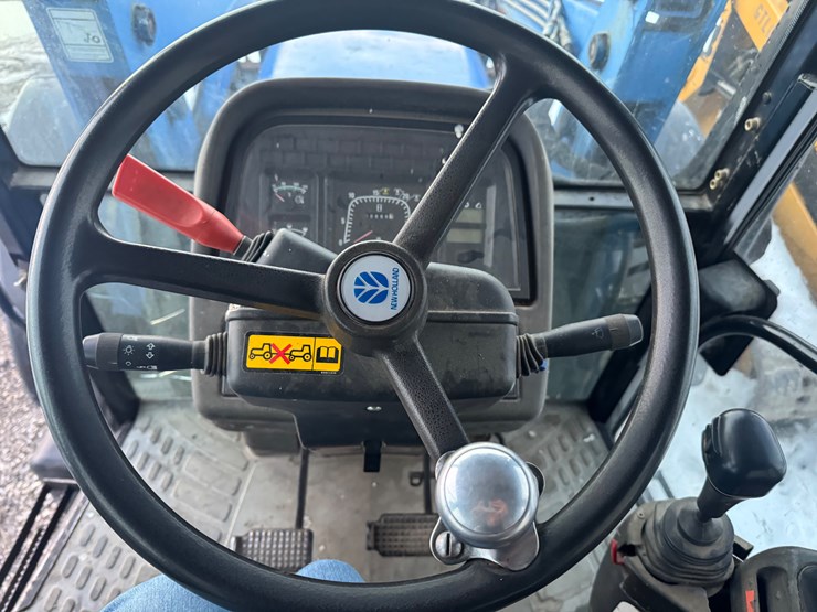 2002-new-holland-tm125-image-17