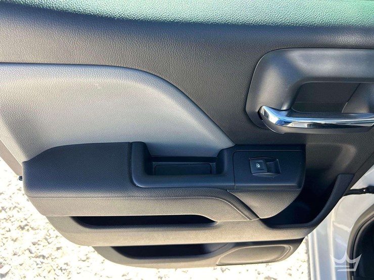 2018-chevrolet-1500-image-22