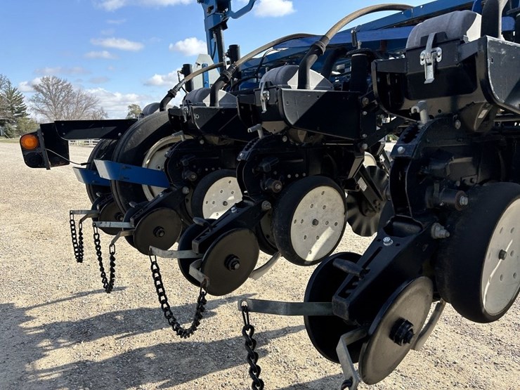 2010-kinze-3660-image-14
