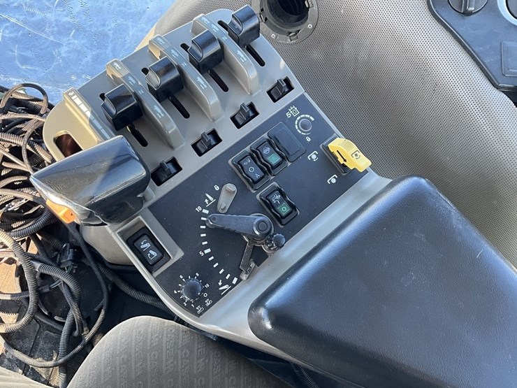 case-ih-mx270-image-34