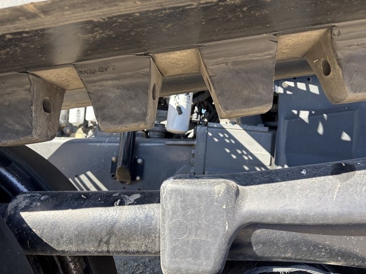 challenger-765e-track-tractor-image-34