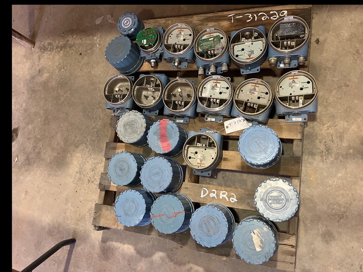 #3416-•-micro-motion-flow-meter-controllers,-rft9739-image-2