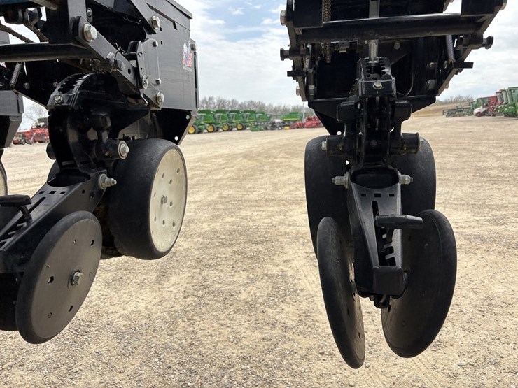 2012-kinze-3660-image-22