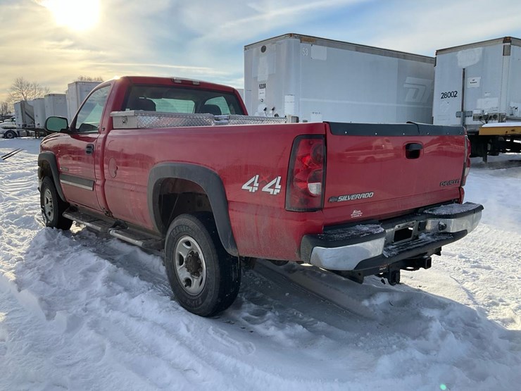 2005-chevrolet-k2500-image-3