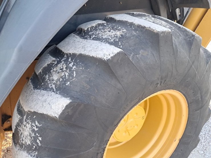 2022-deere-410l-image-12