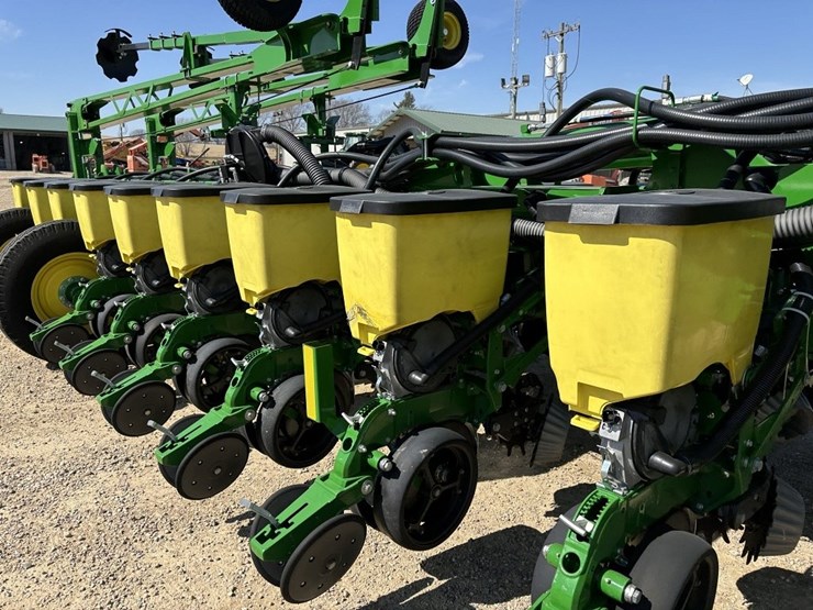 2017-john-deere-1775nt-image-53