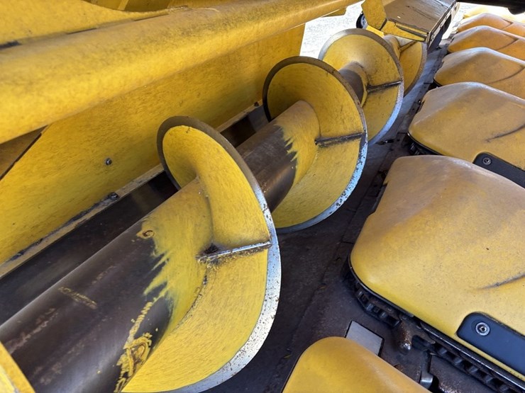 2014-new-holland-9800f-12r30"-corn-head-image-18