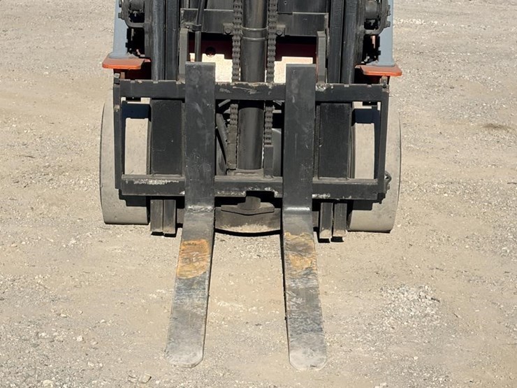 2005-toyota-2fgcu20-forklift-truck-image-7