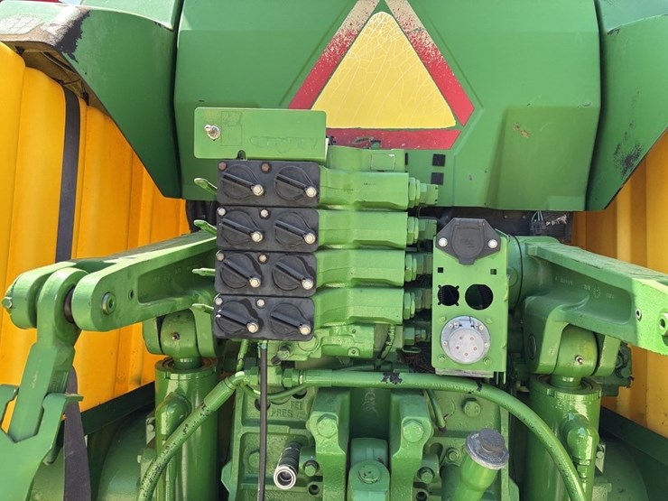 john-deere-8410t-image-30