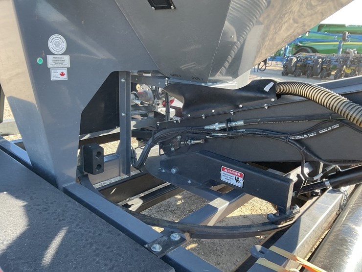 2024-meridian-375rt-image-13