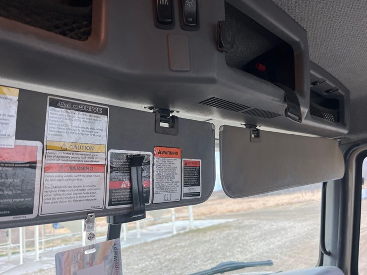 2014-mack-cxu613-semi-image-26